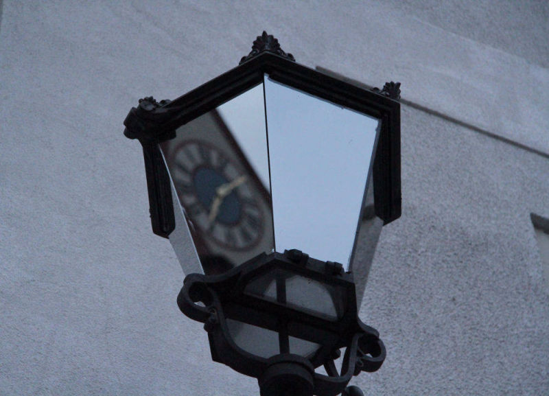 Street lamp reflections | YT Photography | Yvanne Teo